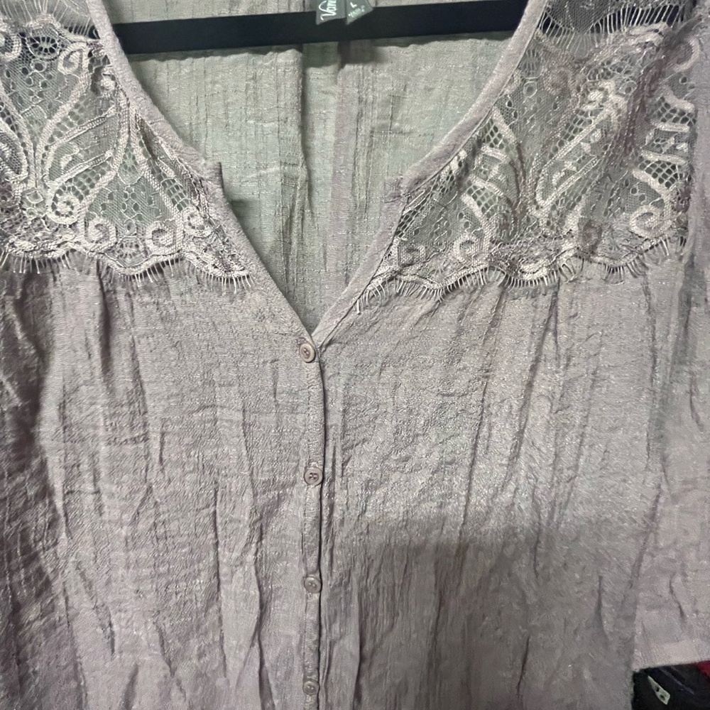 Beautiful Blouse - Picture 4 of 6